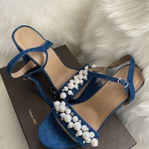 It’s a denim and pearls affair